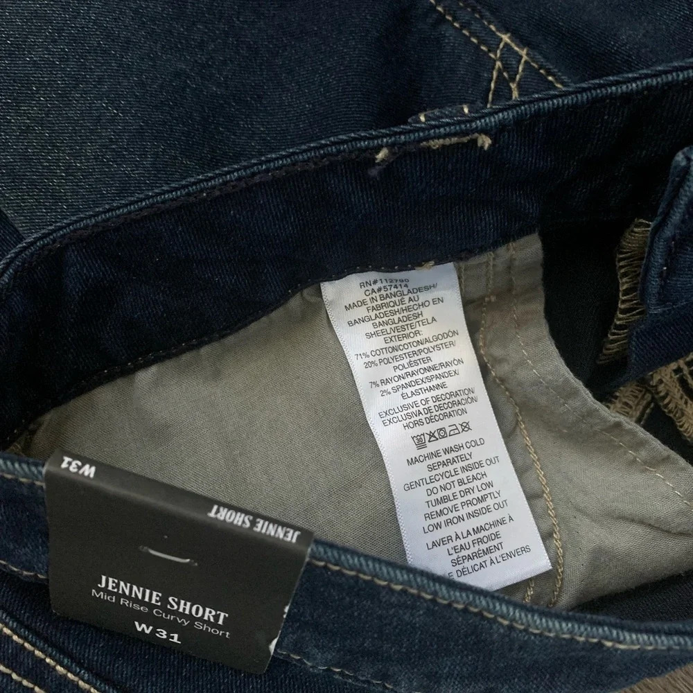 True Religion Jennie Mid Rise Raw Hem Shorts - Size 31 - Dark Scorched Wash NWT - Picture 12 of 15